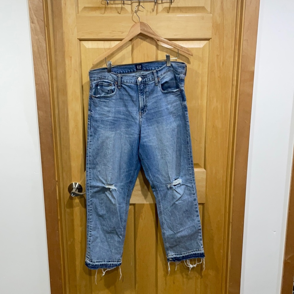 Light wash GAP jeans size 32 cheeky straight